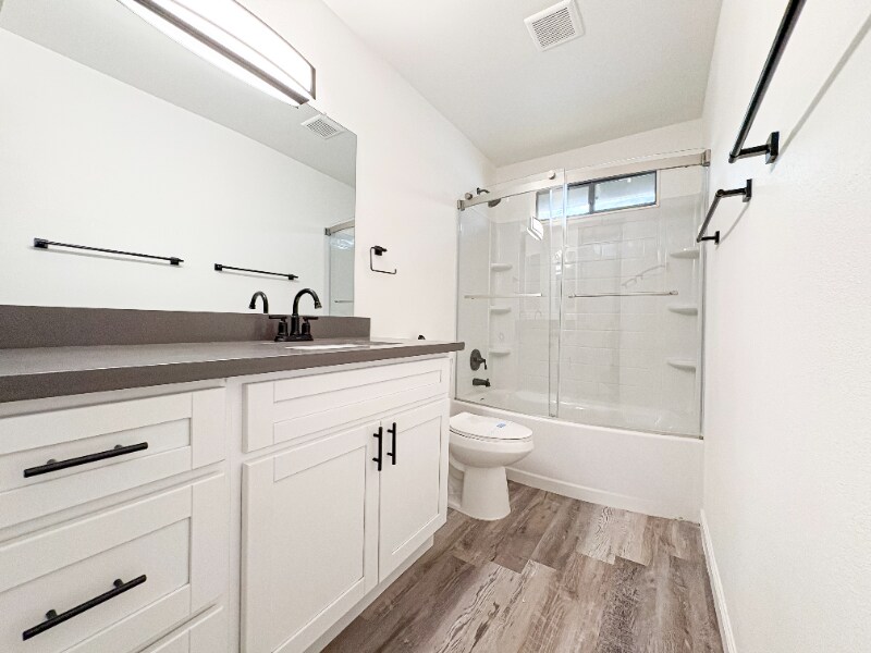 Building Photo - 515 E Dunbar Dr