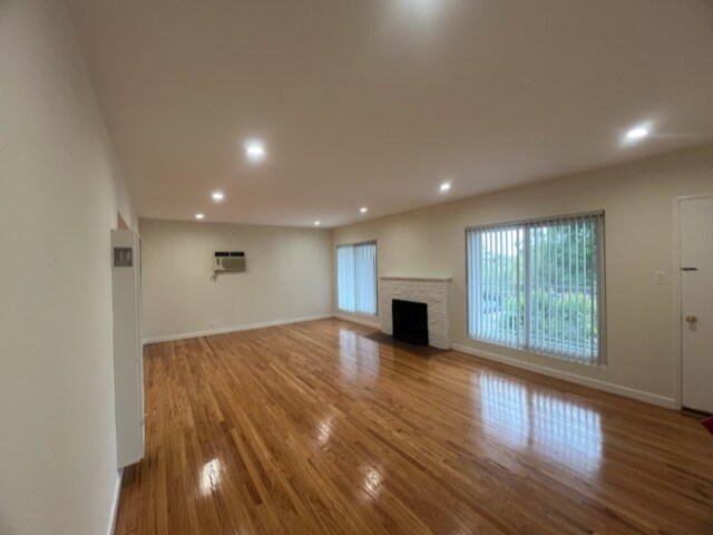 Building Photo - 1696 Amberwood Dr
