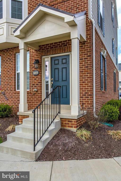 Building Photo - 5028 Small Gains Wy