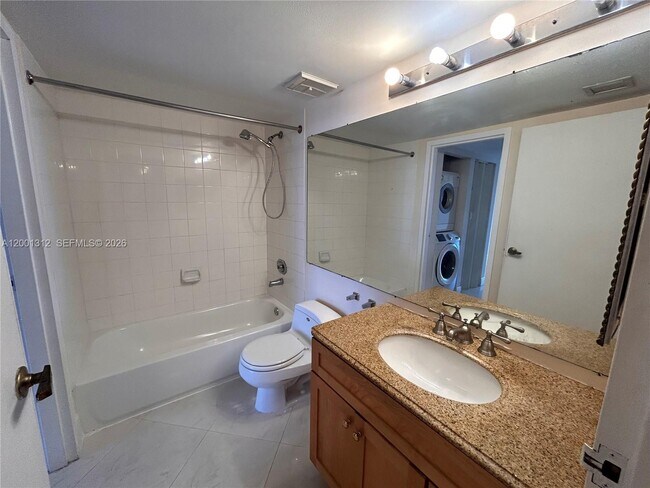 Building Photo - 7601 E Treasure Dr