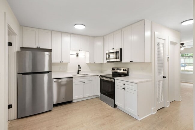 Building Photo - Available now. Water included. RENOVATED 2 BR/1.5 BA Townhouse in the Heart of James Island!