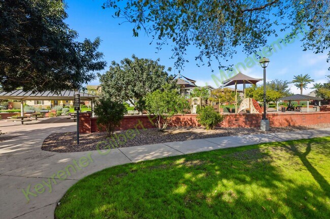 Building Photo - Charming 3-bed/3bath Gilbert Corner Lot Ho...