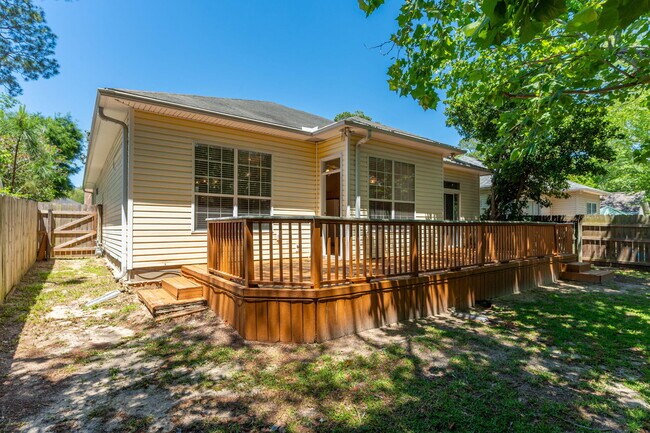 Building Photo - 1697 Glenwood Ct