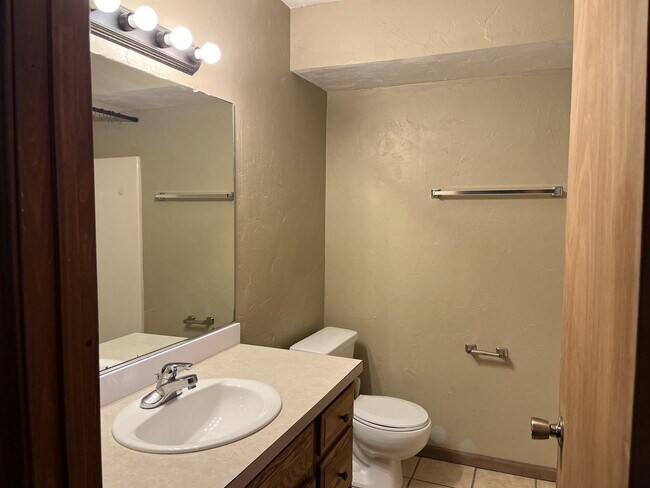 Building Photo - 122 Burke Ave