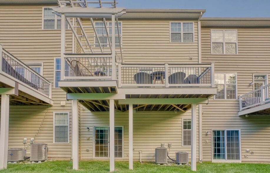 Building Photo - 304 Spruce Pine Rd