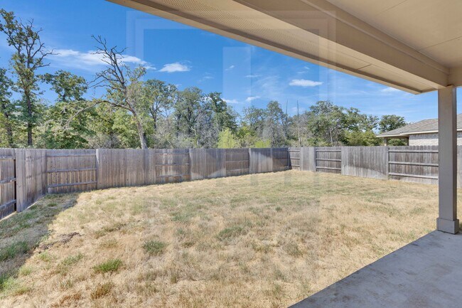 Building Photo - 135 Hackberry Ln