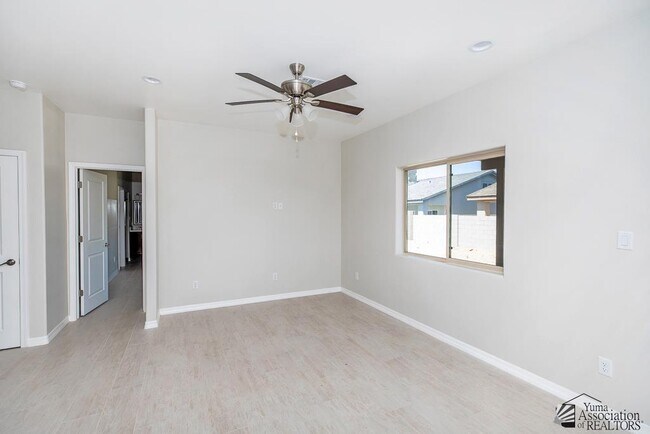 Building Photo - 10688 E 45th St