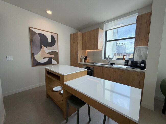 Building Photo - 11 NE 6th St