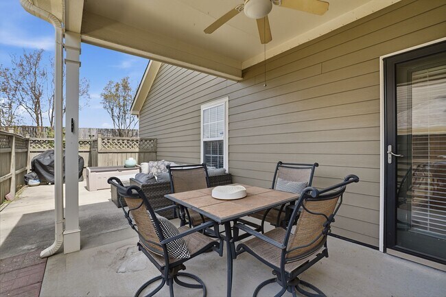 Building Photo - 211 Louisville Dr