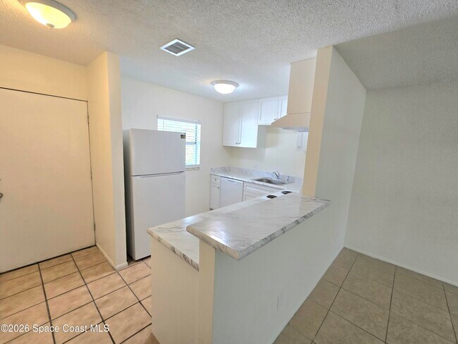 Building Photo - 1728 Guava Ave