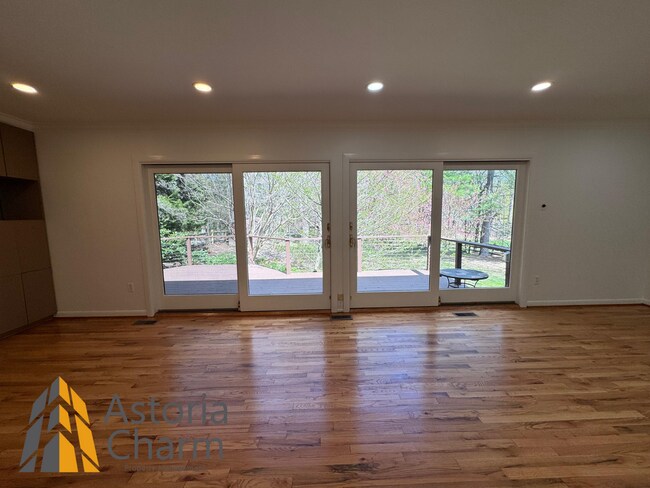 Building Photo - Spacious 5 Bedroom 3 Bath + Den Single Family Detached Home