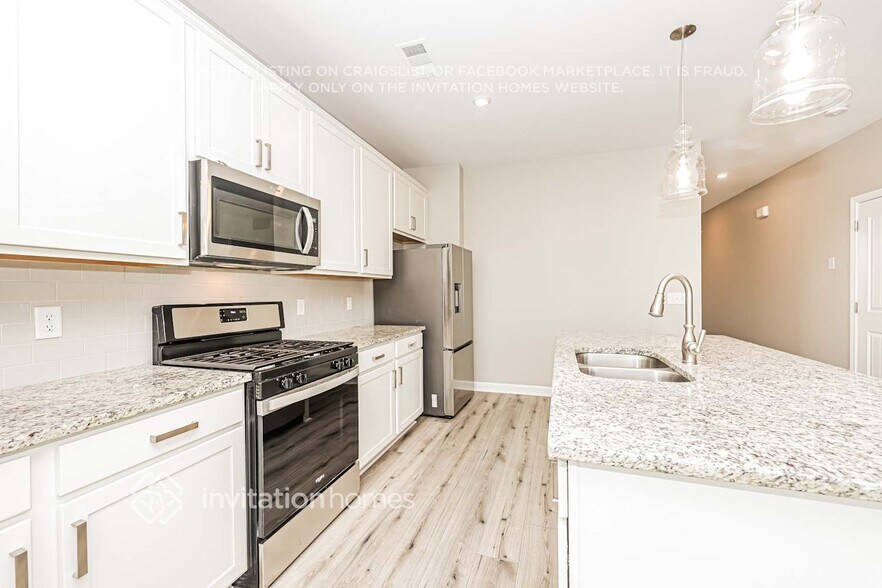 Building Photo - 4313 Hoboken Wy