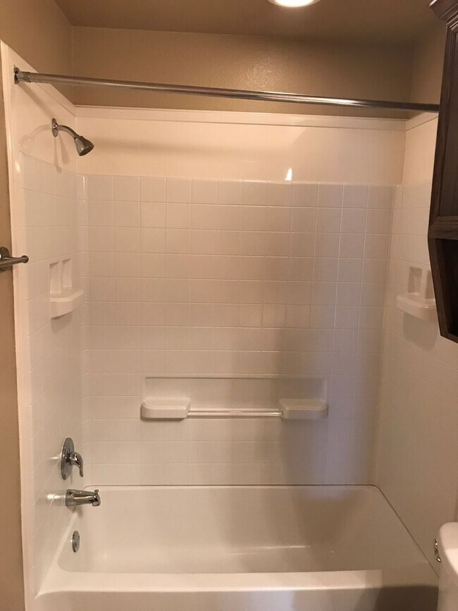 Building Photo - 2 Bedroom | 2 Bath  Located off Clear Creek Road in Killeen.