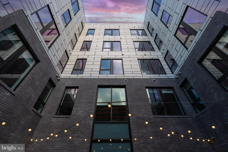 Building Photo - 104 W Berks St