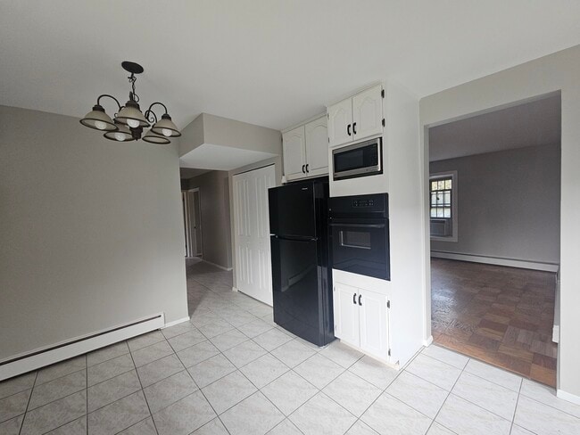 Building Photo - 863 N Northwest Hwy