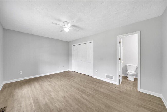 Building Photo - 608 Wood Ridge Dr