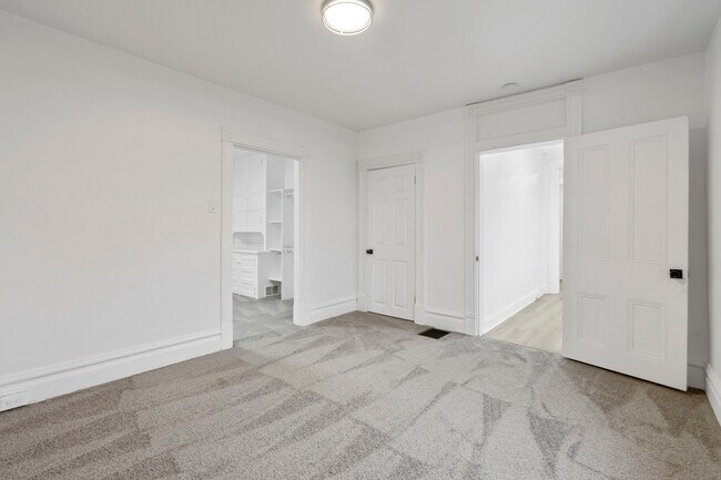 Building Photo - 204 Jucunda St