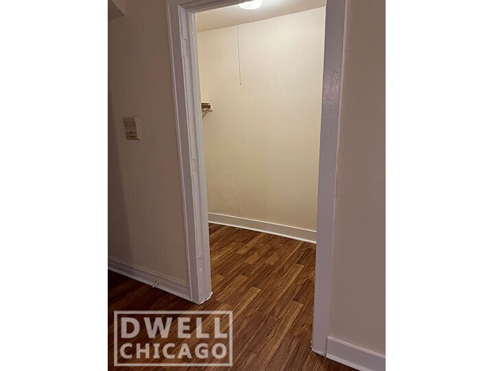 Building Photo - 6900 N Lakewood Ave