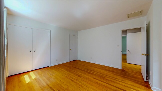 Building Photo - Spacious 3-Bedroom Split-Level with Firepl...