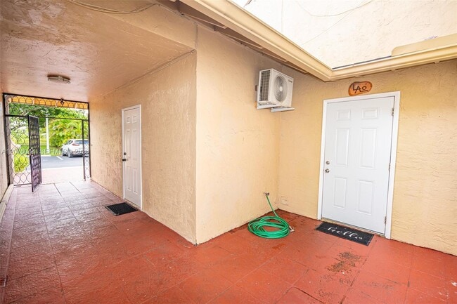 Building Photo - 8120 SW 103rd Ave