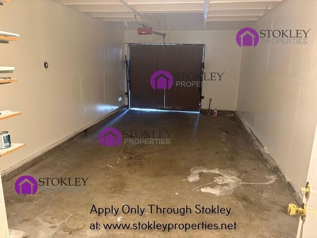 Building Photo - 27 Oak Brook Pl