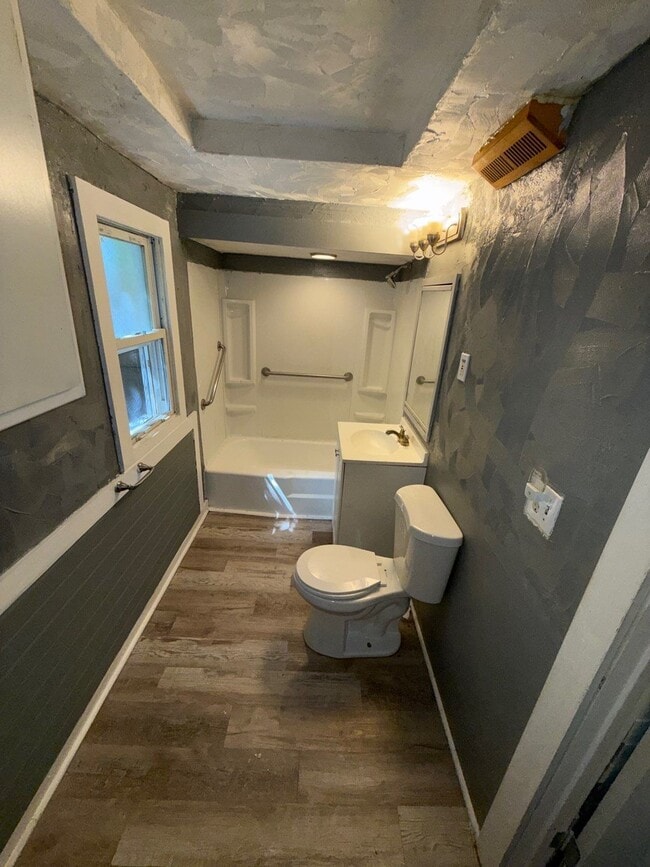 Building Photo - 202 Garver Ave