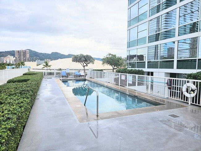 Building Photo - 909 Kapiolani Blvd