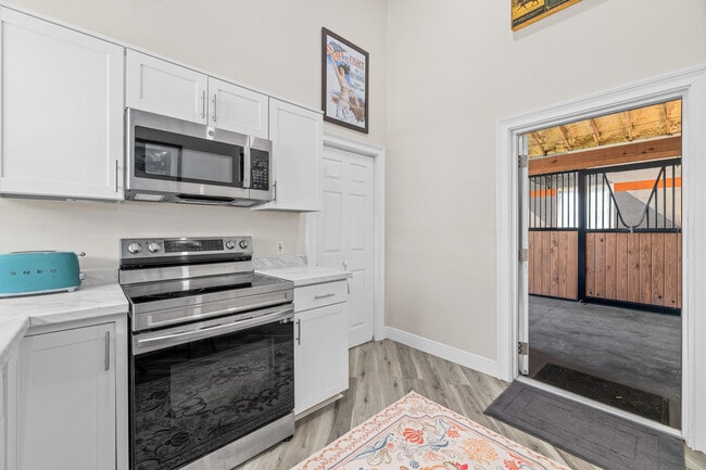 Building Photo - 15161 Collecting Canal Rd