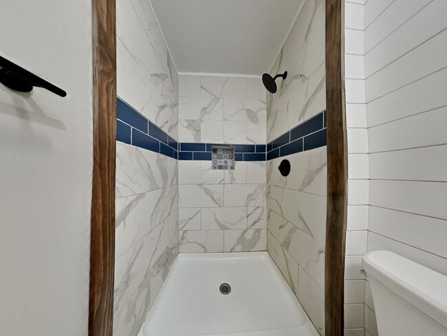 Building Photo - Charming 3-Bed, 2-Bath Home in Lee’s Summit | Cul-de-Sac, Fireplace & Fenced Yard