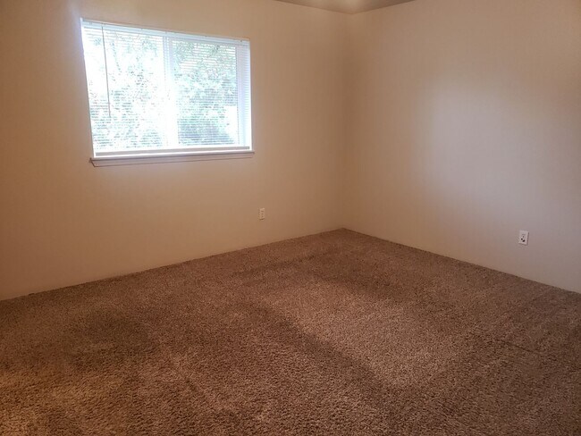 Building Photo - Wonderful townhouse in East Portland! rent...