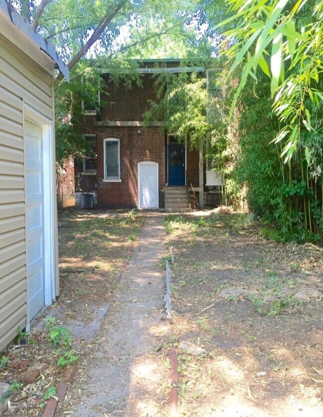 Building Photo - 2606 Oregon Ave