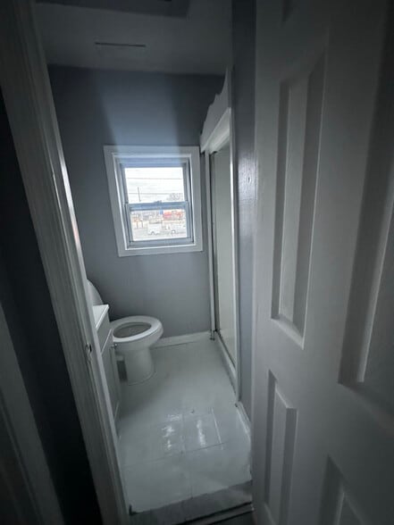 Building Photo - 504 Spellman St