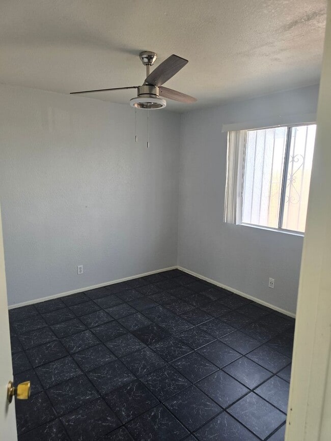 Building Photo - pm0502