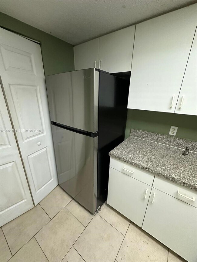Building Photo - 5005 Wiles Rd