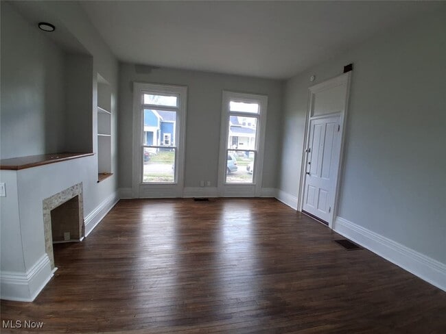 Building Photo - 185 Columbus St