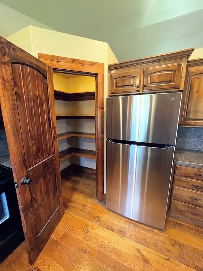 Building Photo - Charming Home with Open Floor Plan & Pet-Friendly Yard – Prime Location!