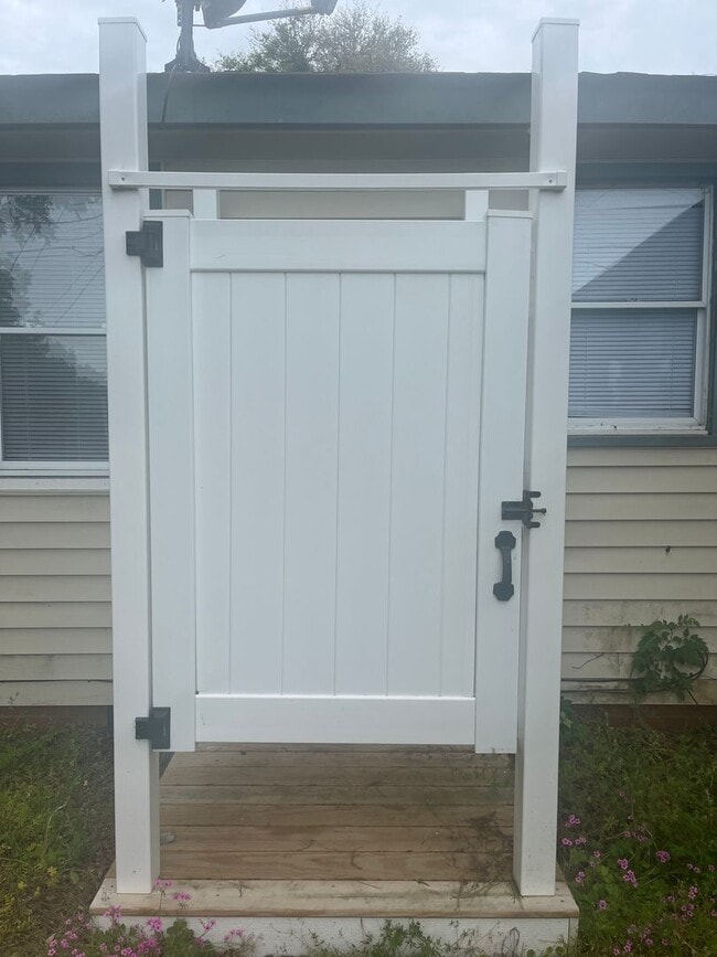 Building Photo - Point Harbor 5 bedroom 2.5 bath Annual Rental-Available 4/28