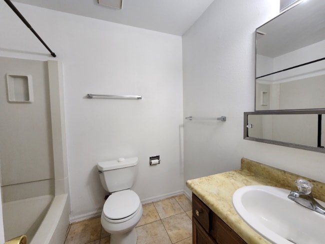 Building Photo - 55 Castle Royal Dr