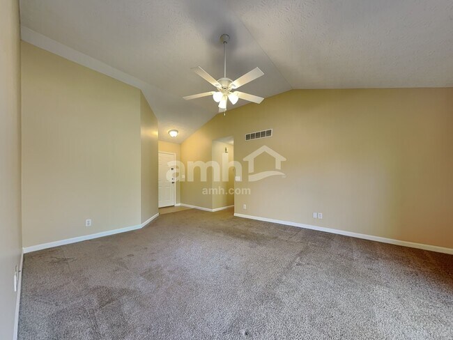 Building Photo - 2422 Hilliard Dr