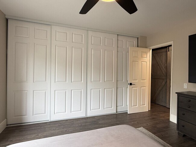 Building Photo - Recently Remodeled Condo in Villa La Jolla...