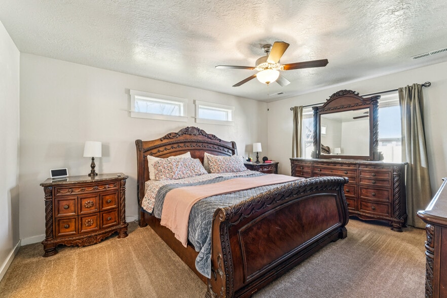 Building Photo - 4233 N Price Ave