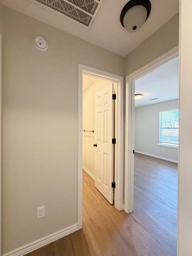 Building Photo - 5203 Graceland Dr