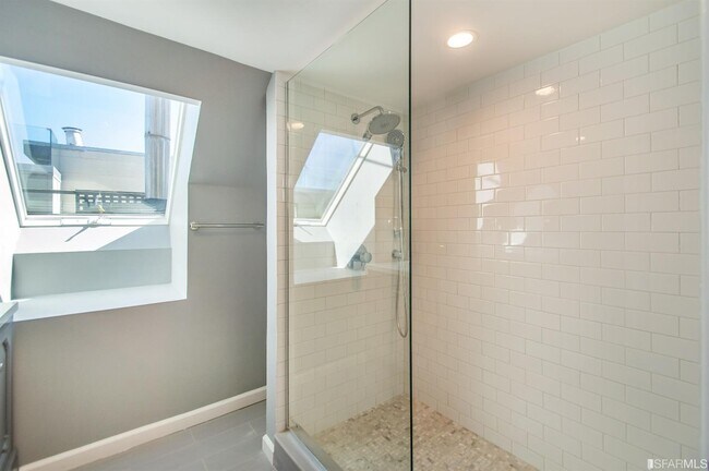 Building Photo - 3242 Washington St