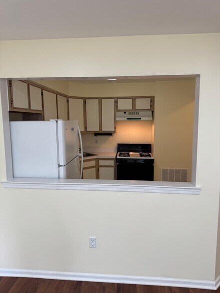 Building Photo - 604 Jesse Way