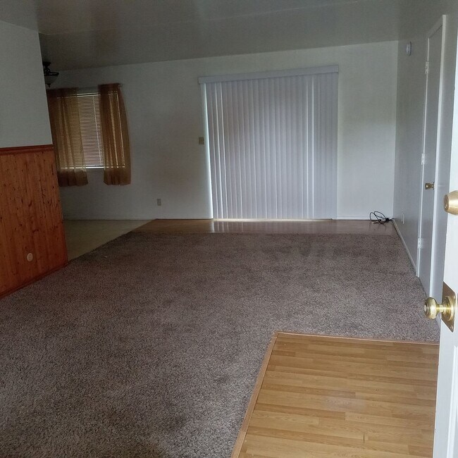 Building Photo - 971-983 W Idaho Ave