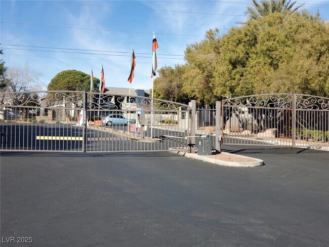 Building Photo - 2750 S Durango Dr