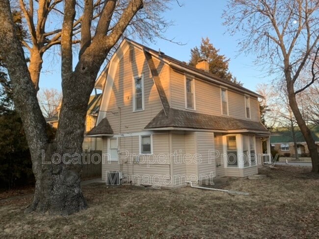 Building Photo - 1741 Vermont St