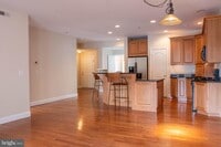 Building Photo - 204 Seneca Way