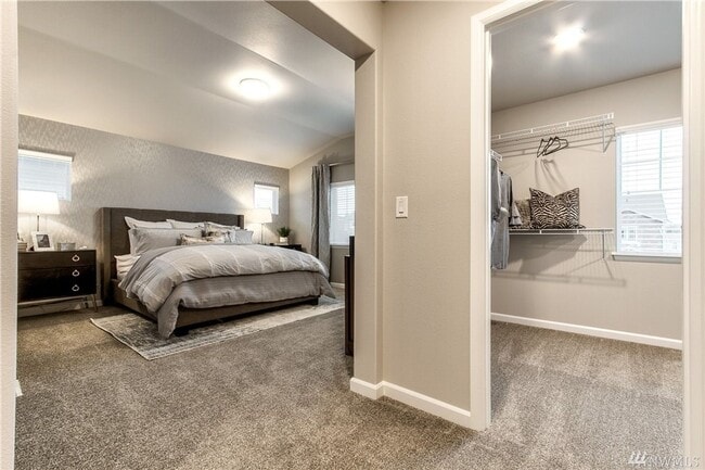 Building Photo - Beautiful Home Close to Everything 4BD