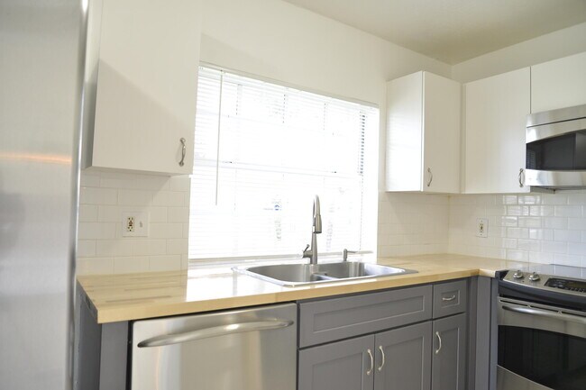 Building Photo - 3344 Alba Cir